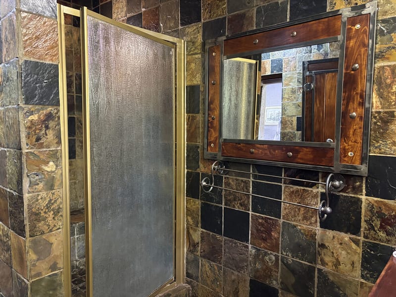 Bush Chalet - Bathroom 1